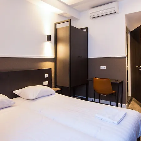 マノファ ホテル